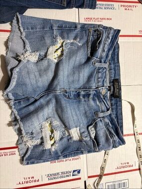 Judy Blue Light Wash Distressed Denim Shorts with Lemon Patch